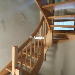 Zweiläufige Treppen aus Holz